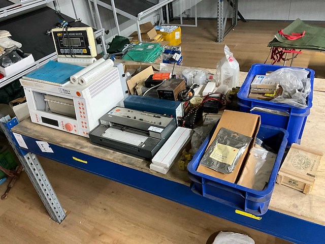 Partij laboratorium-/ meetapparatuur - afbeelding 1 van  10