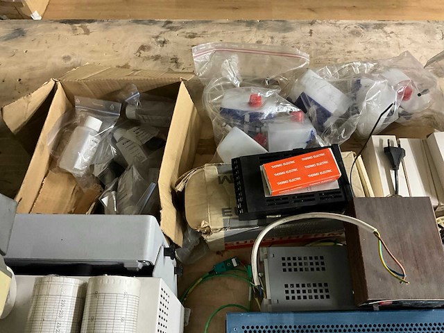 Partij laboratorium-/ meetapparatuur - afbeelding 5 van  10