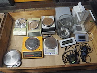 Partij laboratorium weegschalen van satorious, mettler, en philips - afbeelding 4 van  9