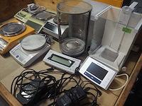 Partij laboratorium weegschalen van satorious, mettler, en philips - afbeelding 7 van  9
