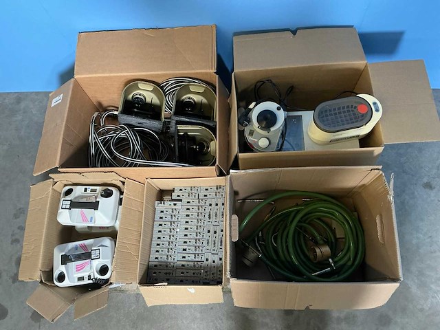 Partij laboratoriumapparatuur - afbeelding 1 van  8