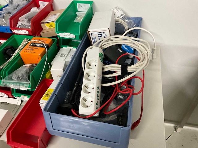 Partij laboratoriumapparatuur - afbeelding 28 van  30