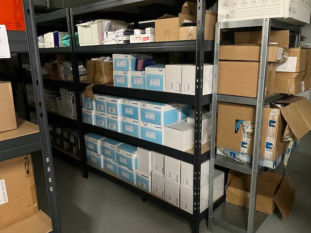 Partij laboratoriumbenodigdheden - afbeelding 1 van  66