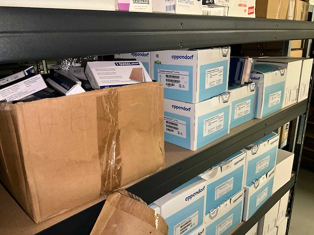 Partij laboratoriumbenodigdheden - afbeelding 16 van  66