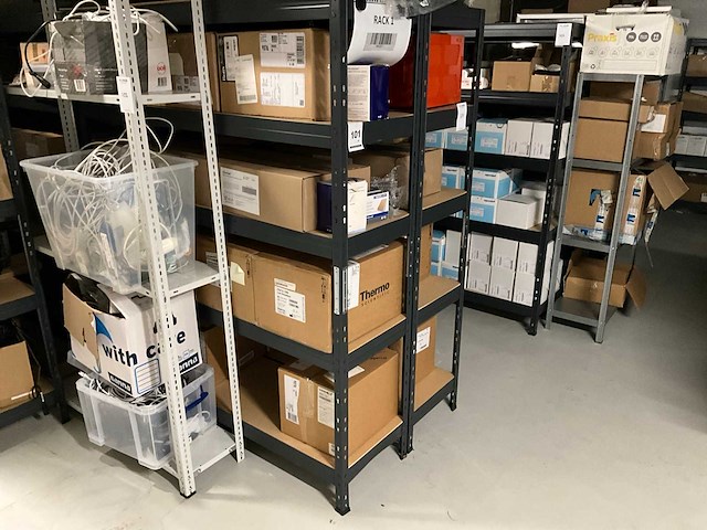 Partij laboratoriumbenodigdheden - afbeelding 12 van  66