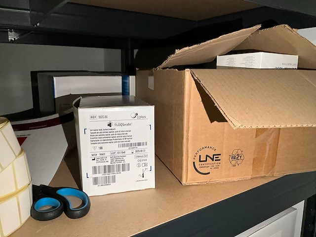 Partij laboratoriumbenodigdheden - afbeelding 24 van  66