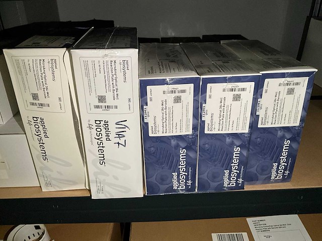 Partij laboratoriumbenodigdheden - afbeelding 27 van  66