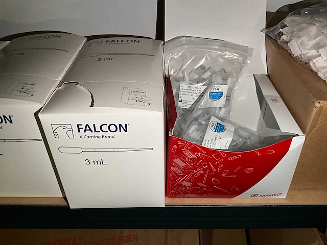 Partij laboratoriumbenodigdheden - afbeelding 29 van  66