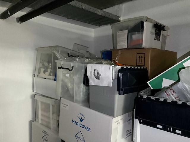 Partij laboratoriumbenodigdheden - afbeelding 42 van  66