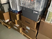 Partij laboratoriumbenodigdheden - afbeelding 46 van  66