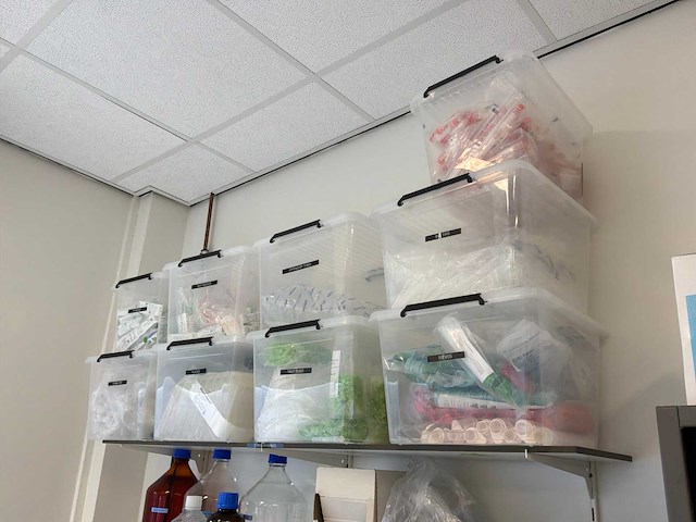 Partij laboratoriumverbruiksartikelen en disposables - afbeelding 1 van  27