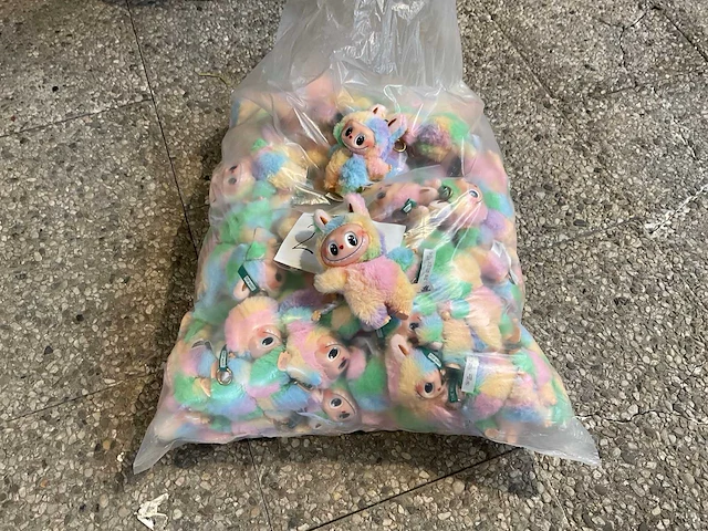 Partij “lafufu” knuffels | circa 100 stuks - afbeelding 1 van  4