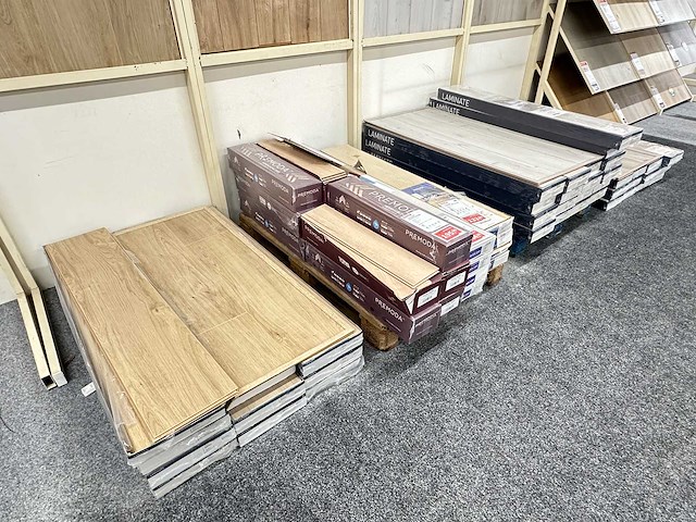 Partij laminaat op 4 pallets - afbeelding 1 van  5
