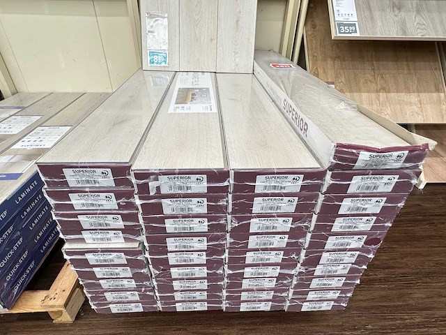 Partij laminaat op drie pallets - afbeelding 2 van  4
