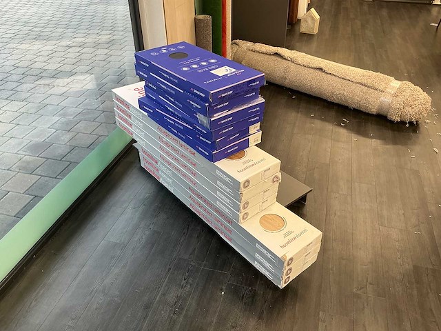 Partij laminaat/pvc vloeren - afbeelding 1 van  6