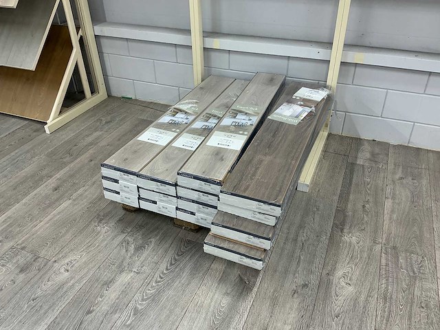 Partij laminaatvloeren - afbeelding 1 van  3
