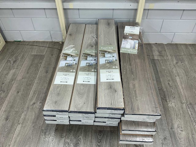 Partij laminaatvloeren - afbeelding 2 van  3