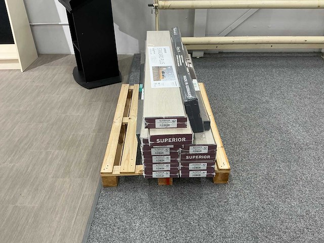 Partij laminaatvloeren - afbeelding 1 van  4