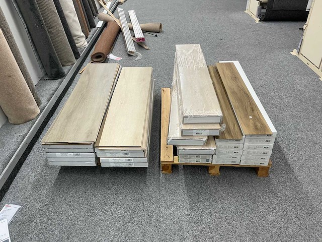 Partij laminaatvloeren - afbeelding 1 van  6