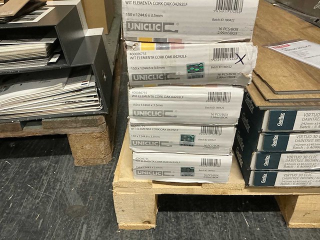 Partij laminaatvloeren - afbeelding 3 van  6