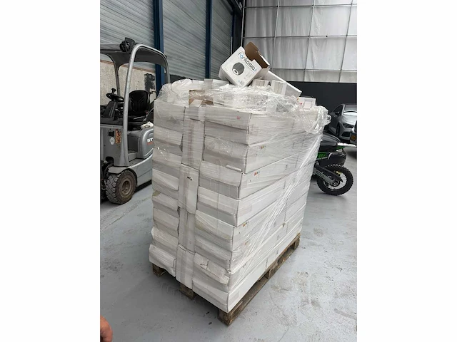 Partij lampen 38 pallets - afbeelding 16 van  41