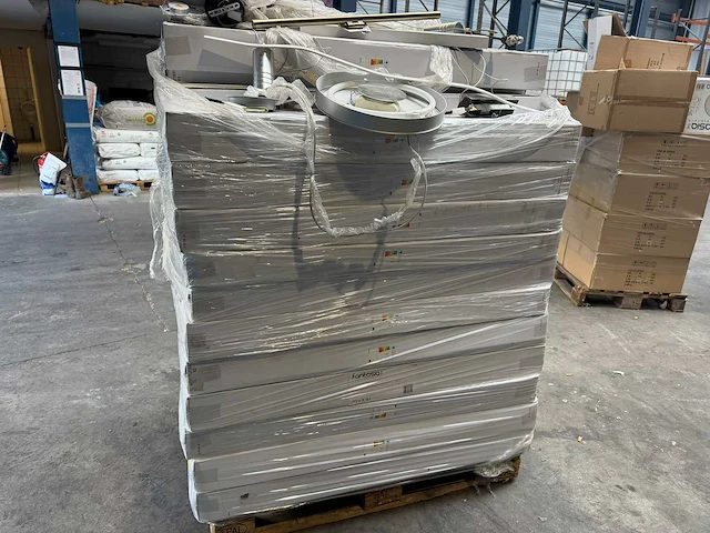Partij lampen 38 pallets - afbeelding 26 van  41