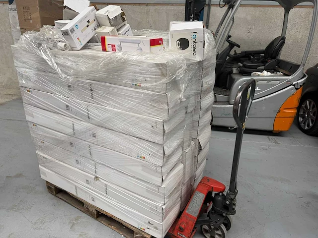 Partij lampen 38 pallets - afbeelding 1 van  41