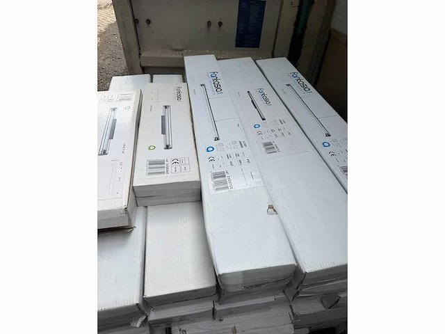Partij lampen 38 pallets - afbeelding 15 van  41