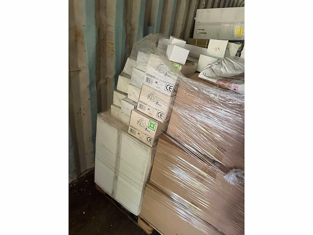 Partij lampen 38 pallets - afbeelding 2 van  41