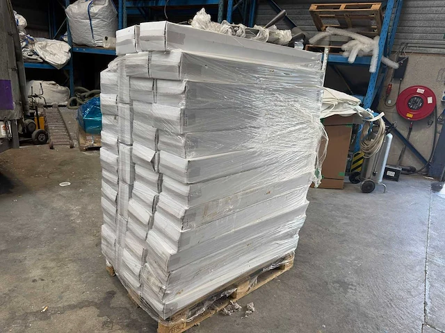 Partij lampen 38 pallets - afbeelding 35 van  41