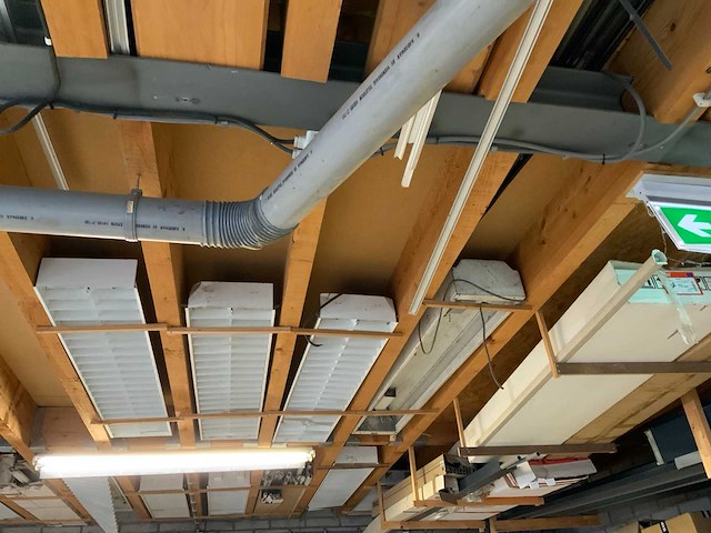 Partij lampen en armaturen - afbeelding 4 van  6