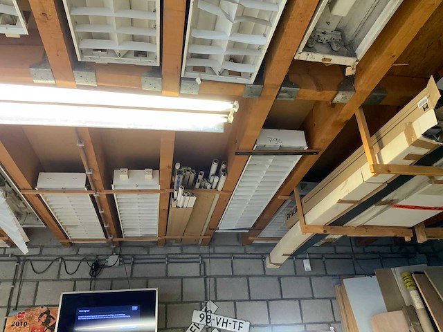 Partij lampen en armaturen - afbeelding 5 van  6