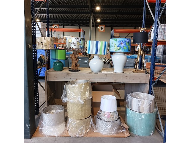 Partij lampen en lampenkappen, by louise en designers guild - afbeelding 1 van  28