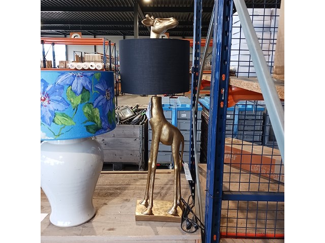 Partij lampen en lampenkappen, by louise en designers guild - afbeelding 12 van  28