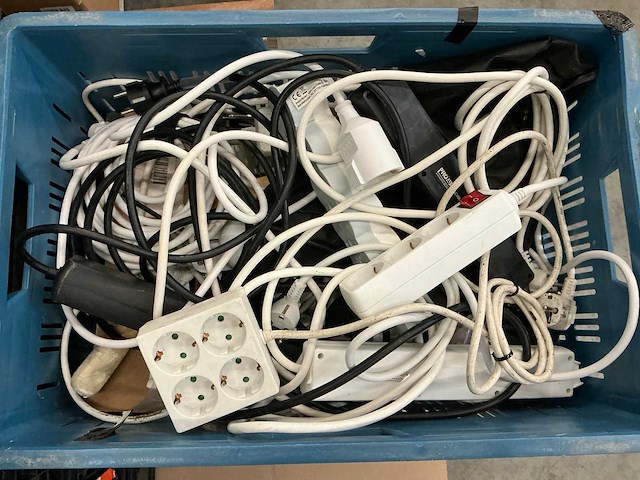 Partij lampen en toebehoren - afbeelding 3 van  18