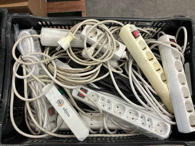 Partij lampen en toebehoren - afbeelding 18 van  18