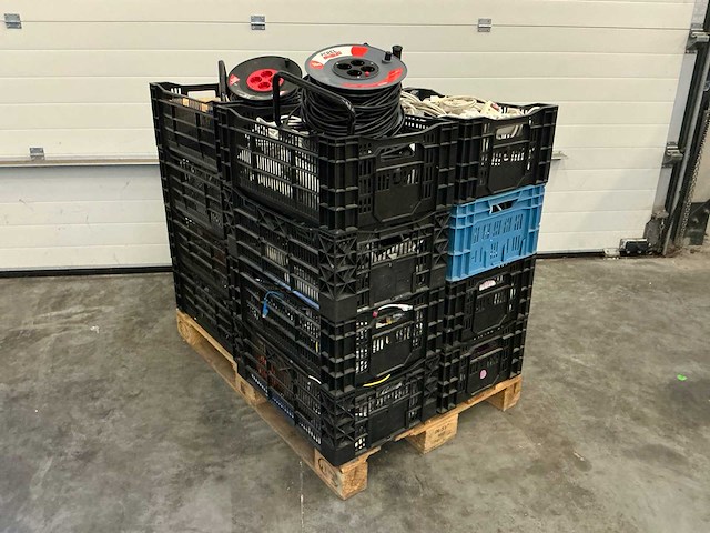 Partij lampen en toebehoren - afbeelding 1 van  18