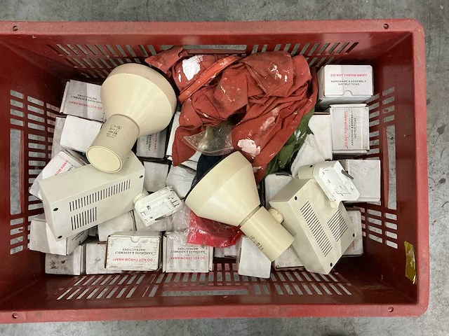 Partij lampen en toebehoren - afbeelding 16 van  18