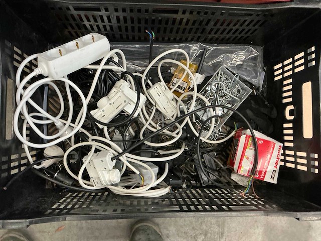 Partij lampen en toebehoren - afbeelding 10 van  18