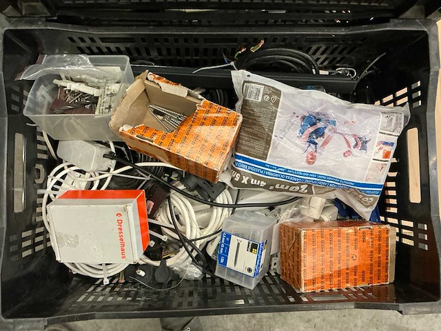 Partij lampen en toebehoren - afbeelding 11 van  18