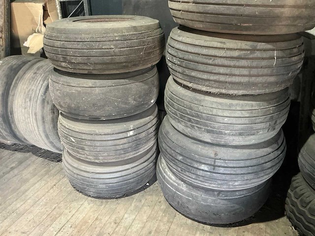 Partij landbouw- en industrie banden (circa 50 stuks) - afbeelding 4 van  29