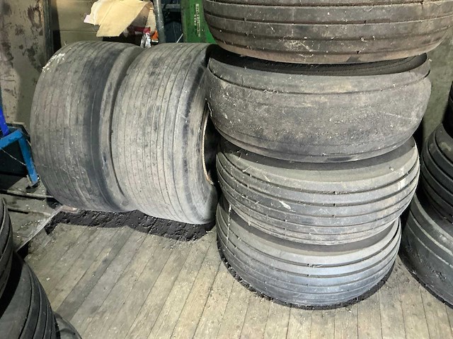 Partij landbouw- en industrie banden (circa 50 stuks) - afbeelding 6 van  29
