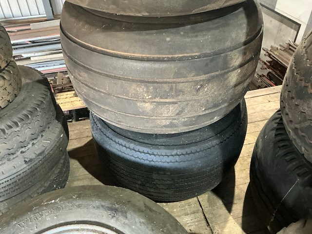 Partij landbouw- en industrie banden (circa 50 stuks) - afbeelding 17 van  29