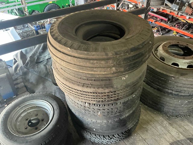 Partij landbouw- en industrie banden (circa 50 stuks) - afbeelding 22 van  29