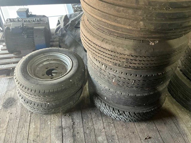 Partij landbouw- en industrie banden (circa 50 stuks) - afbeelding 24 van  29