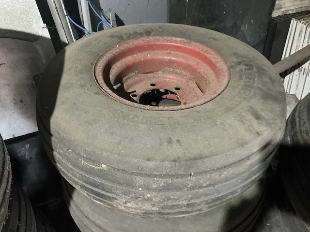 Partij landbouw- en industrie banden (circa 50 stuks) - afbeelding 29 van  29