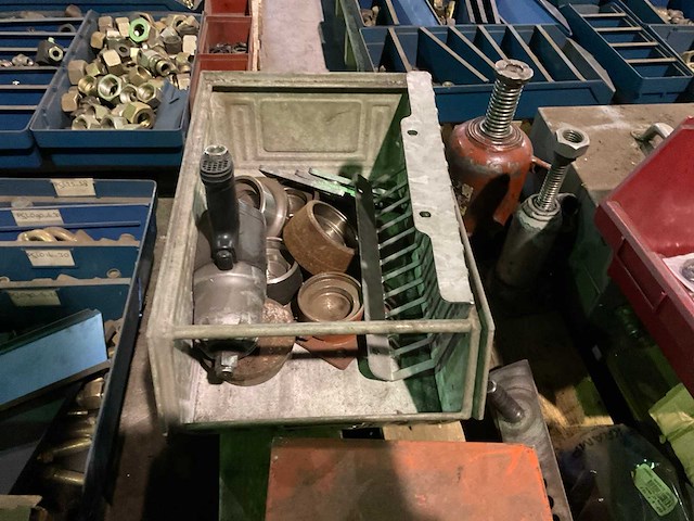 Partij landbouwmachine onderdelen en gereedschap - afbeelding 3 van  6