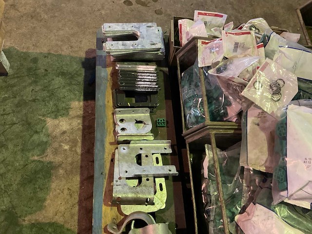 Partij landbouwmachine onderdelen - afbeelding 6 van  6