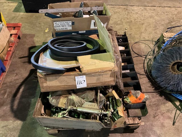 Partij landbouwmachine onderdelen - afbeelding 1 van  6