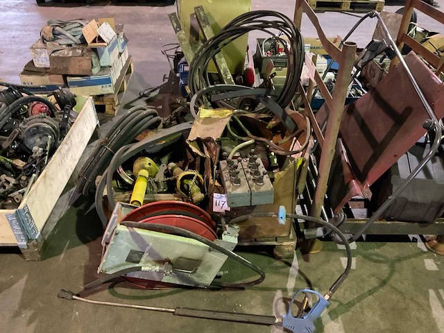 Partij landbouwmachine onderdelen - afbeelding 1 van  5